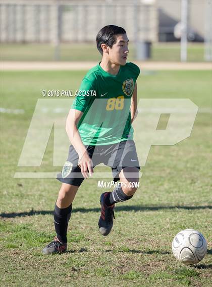 Thumbnail 3 in Temple City vs Flintridge Prep photogallery.