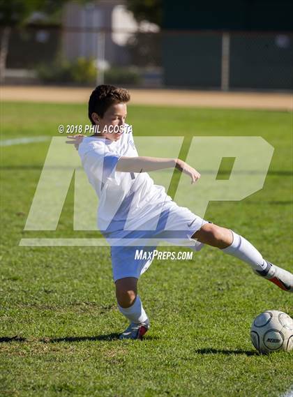 Thumbnail 2 in Temple City vs Flintridge Prep photogallery.