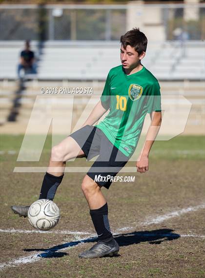 Thumbnail 2 in Temple City vs Flintridge Prep photogallery.