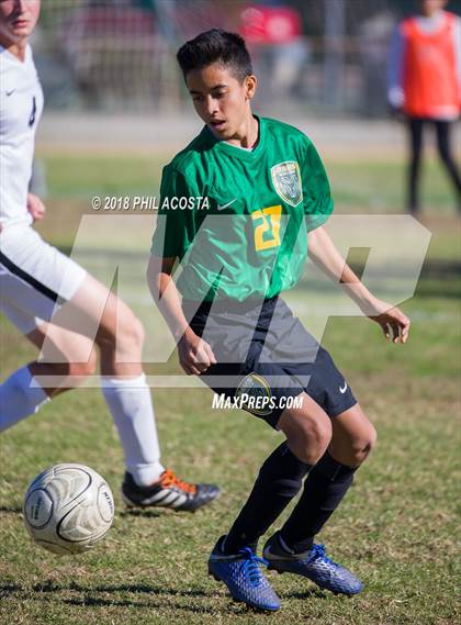 Thumbnail 2 in Temple City vs Flintridge Prep photogallery.