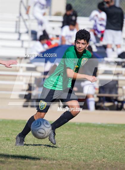 Thumbnail 3 in Temple City vs Flintridge Prep photogallery.