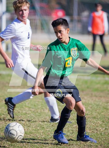 Thumbnail 3 in Temple City vs Flintridge Prep photogallery.