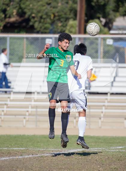 Thumbnail 2 in Temple City vs Flintridge Prep photogallery.
