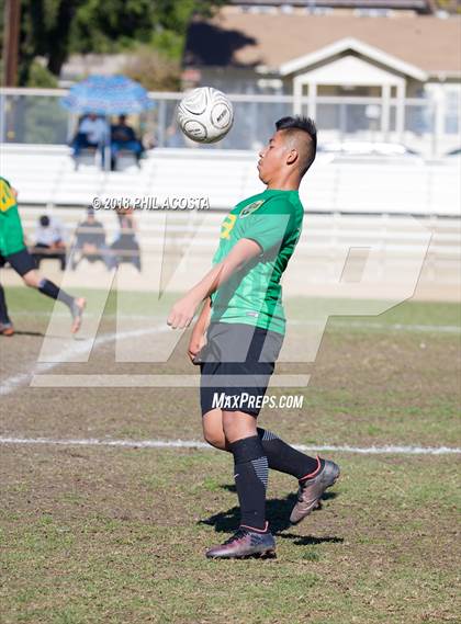 Thumbnail 3 in Temple City vs Flintridge Prep photogallery.