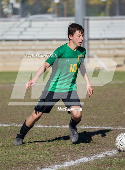 Thumbnail 2 in Temple City vs Flintridge Prep photogallery.