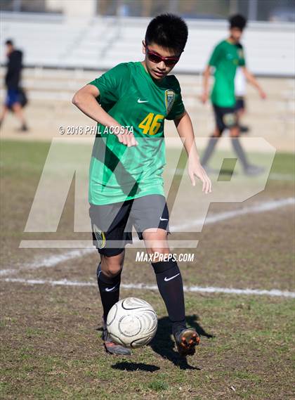 Thumbnail 2 in Temple City vs Flintridge Prep photogallery.