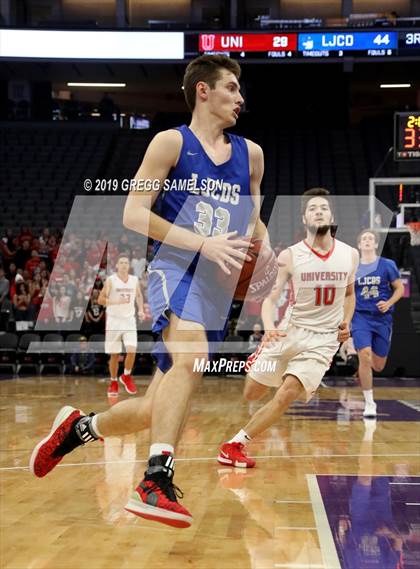 Thumbnail 3 in University vs La Jolla Country Day (CIF State D3 Final) photogallery.
