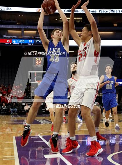 Thumbnail 1 in University vs La Jolla Country Day (CIF State D3 Final) photogallery.