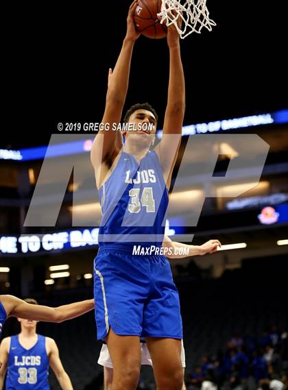 Thumbnail 3 in University vs La Jolla Country Day (CIF State D3 Final) photogallery.