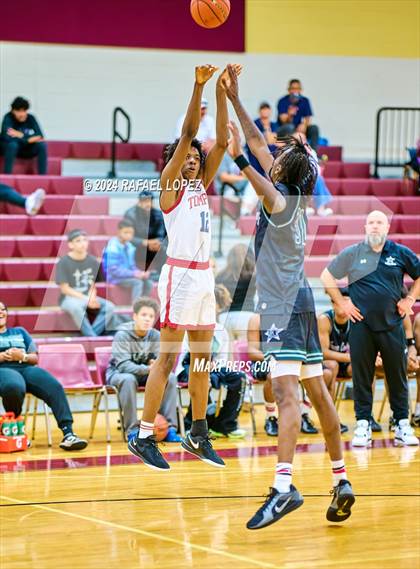 Thumbnail 2 in Iowa Colony vs. Tompkins (McDonald's Texas Invitational) photogallery.