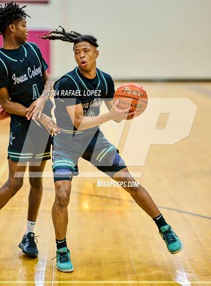 Thumbnail 1 in Iowa Colony vs. Tompkins (McDonald's Texas Invitational) photogallery.