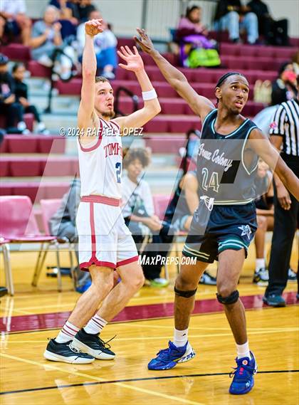 Thumbnail 2 in Iowa Colony vs. Tompkins (McDonald's Texas Invitational) photogallery.