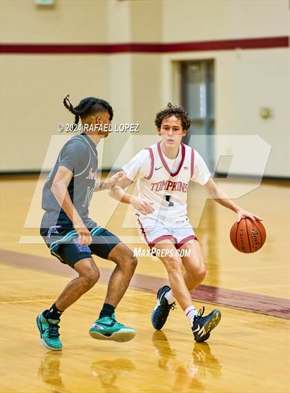 Thumbnail 3 in Iowa Colony vs. Tompkins (McDonald's Texas Invitational) photogallery.