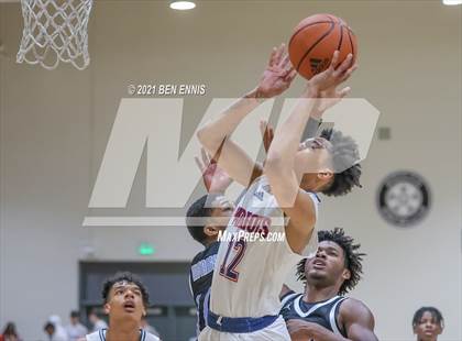 Thumbnail 2 in Sandy Creek vs Meadowcreek (Holiday Hoopsgiving Tournament) photogallery.