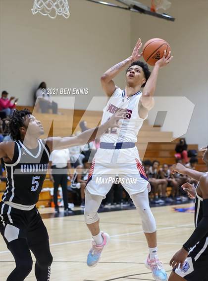 Thumbnail 2 in Sandy Creek vs Meadowcreek (Holiday Hoopsgiving Tournament) photogallery.