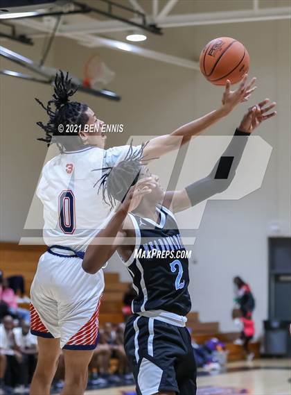 Thumbnail 3 in Sandy Creek vs Meadowcreek (Holiday Hoopsgiving Tournament) photogallery.