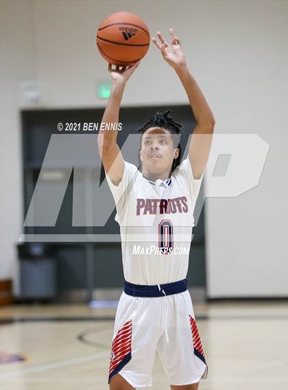 Thumbnail 2 in Sandy Creek vs Meadowcreek (Holiday Hoopsgiving Tournament) photogallery.