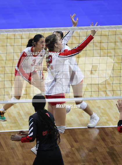 Thumbnail 3 in Gunnison vs. Centauri (CHSAA 3A 1st Round) photogallery.