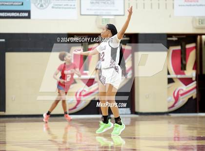Thumbnail 2 in Ryan vs Mansfield Timberview (UIL 5A Basketball Regional Quarterfinals) photogallery.