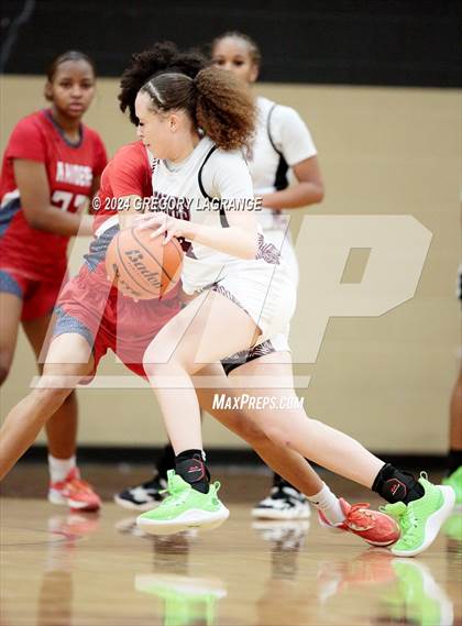 Thumbnail 1 in Ryan vs Mansfield Timberview (UIL 5A Basketball Regional Quarterfinals) photogallery.