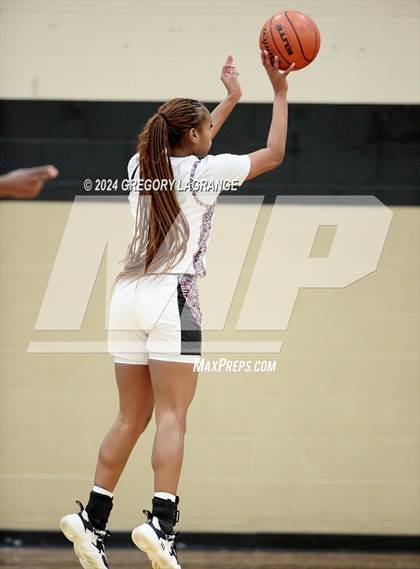 Thumbnail 3 in Ryan vs Mansfield Timberview (UIL 5A Basketball Regional Quarterfinals) photogallery.