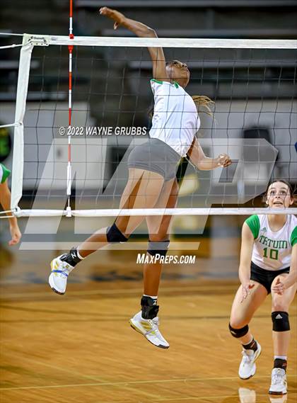 Thumbnail 2 in Tatum vs. New Diana (UIL 3A Bi-District) photogallery.