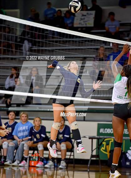 Thumbnail 1 in Tatum vs. New Diana (UIL 3A Bi-District) photogallery.
