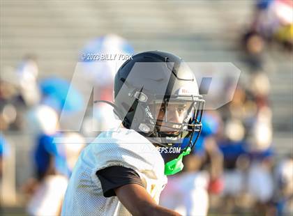 Thumbnail 2 in Grand Saline vs Daingerfield photogallery.