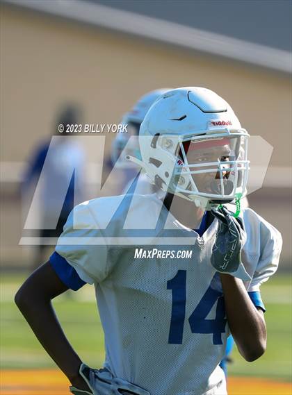 Thumbnail 2 in Grand Saline vs Daingerfield photogallery.