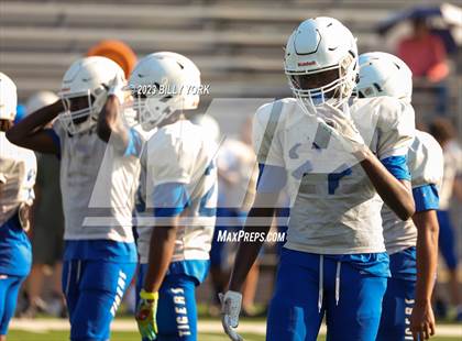 Thumbnail 2 in Grand Saline vs Daingerfield photogallery.
