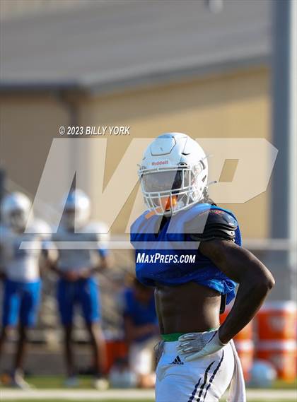 Thumbnail 1 in Grand Saline vs Daingerfield photogallery.