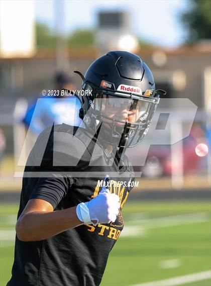 Thumbnail 2 in Grand Saline vs Daingerfield photogallery.