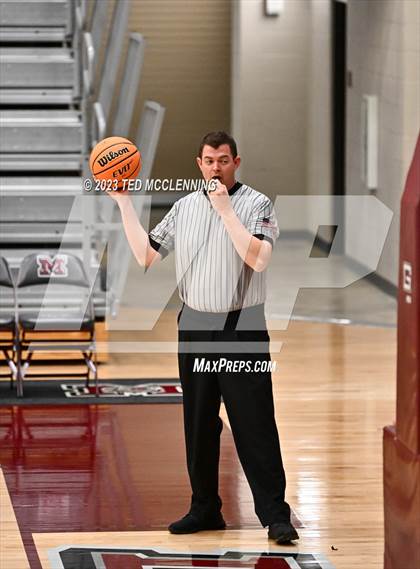 Thumbnail 2 in Farmington vs Mena (AAA 4A-North Regional first round) photogallery.