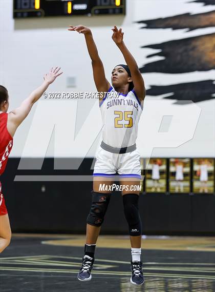 Thumbnail 3 in Sunnyvale vs. Van (UIL 4A Bi-District) photogallery.