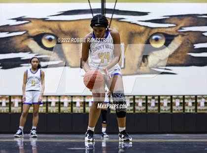 Thumbnail 2 in Sunnyvale vs. Van (UIL 4A Bi-District) photogallery.