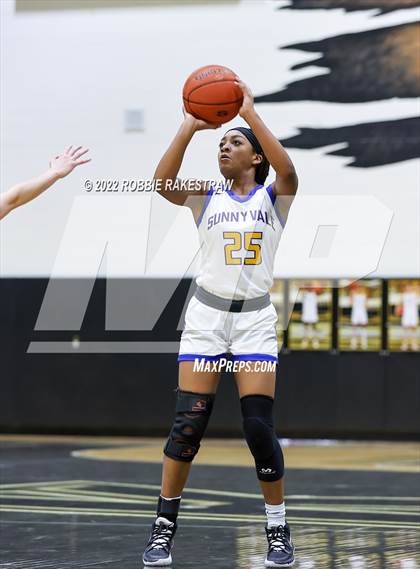 Thumbnail 1 in Sunnyvale vs. Van (UIL 4A Bi-District) photogallery.