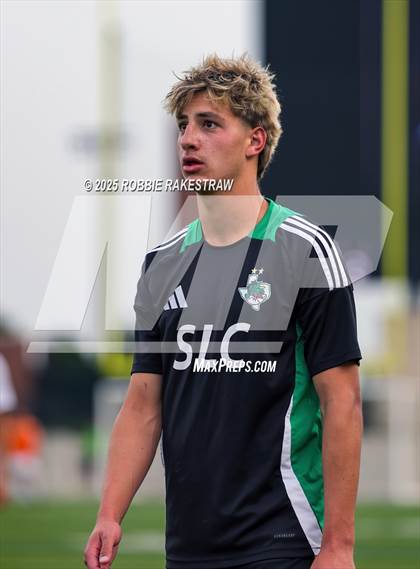 Thumbnail 3 in Dallas Jesuit vs. Southlake Carroll (UIL 6A D2 Regional Final Playoff) photogallery.