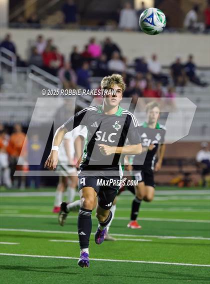 Thumbnail 2 in Dallas Jesuit vs. Southlake Carroll (UIL 6A D2 Regional Final Playoff) photogallery.