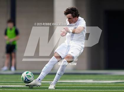 Thumbnail 2 in Dallas Jesuit vs. Southlake Carroll (UIL 6A D2 Regional Final Playoff) photogallery.