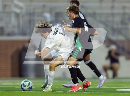 Thumbnail 2 in Dallas Jesuit vs. Southlake Carroll (UIL 6A D2 Regional Final Playoff) photogallery.