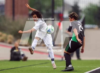 Thumbnail 2 in Dallas Jesuit vs. Southlake Carroll (UIL 6A D2 Regional Final Playoff) photogallery.