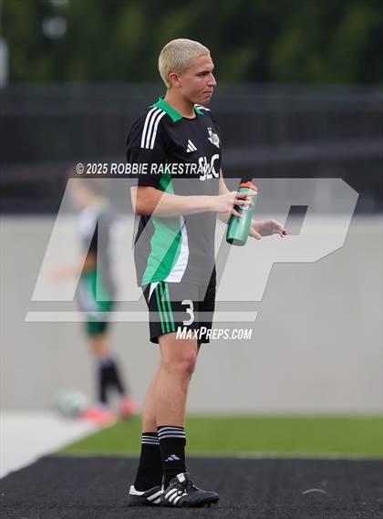 Thumbnail 2 in Dallas Jesuit vs. Southlake Carroll (UIL 6A D2 Regional Final Playoff) photogallery.
