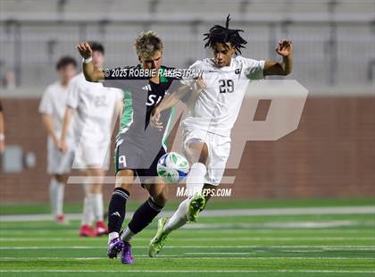 Thumbnail 3 in Dallas Jesuit vs. Southlake Carroll (UIL 6A D2 Regional Final Playoff) photogallery.