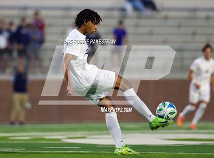 Thumbnail 3 in Dallas Jesuit vs. Southlake Carroll (UIL 6A D2 Regional Final Playoff) photogallery.