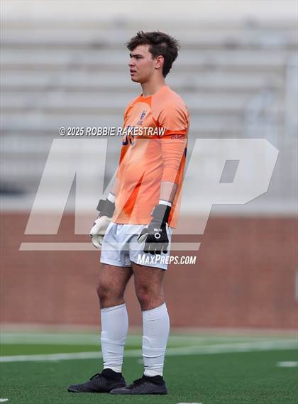 Thumbnail 3 in Dallas Jesuit vs. Southlake Carroll (UIL 6A D2 Regional Final Playoff) photogallery.