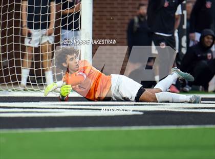 Thumbnail 3 in Dallas Jesuit vs. Southlake Carroll (UIL 6A D2 Regional Final Playoff) photogallery.