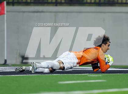 Thumbnail 3 in Dallas Jesuit vs. Southlake Carroll (UIL 6A D2 Regional Final Playoff) photogallery.