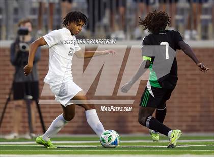 Thumbnail 1 in Dallas Jesuit vs. Southlake Carroll (UIL 6A D2 Regional Final Playoff) photogallery.