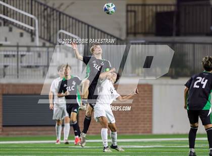 Thumbnail 3 in Dallas Jesuit vs. Southlake Carroll (UIL 6A D2 Regional Final Playoff) photogallery.