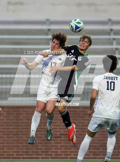 Thumbnail 2 in Dallas Jesuit vs. Southlake Carroll (UIL 6A D2 Regional Final Playoff) photogallery.